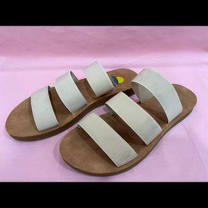 MAUI ISLAND Women’s Tan/Ivory Strapped Sandals